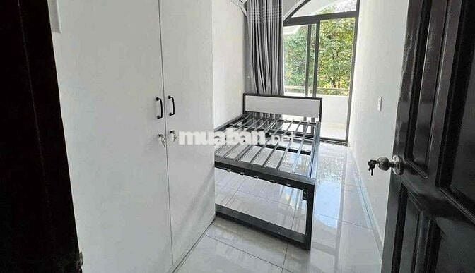 Căn hộ 2 phòng ngủ, bancol,  mặt tiền Vĩnh Hội Q4, tiện đi quận 1