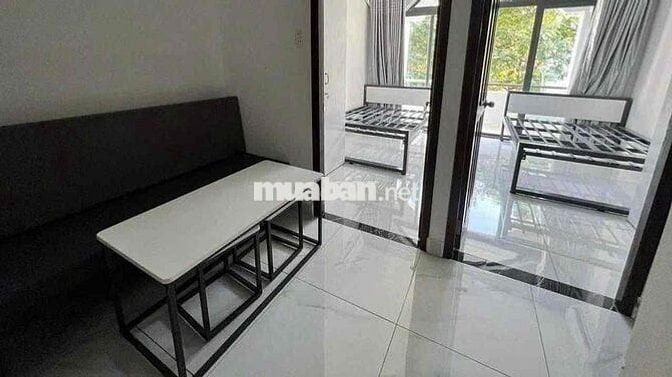 Căn hộ 2 phòng ngủ, bancol,  mặt tiền Vĩnh Hội Q4, tiện đi quận 1