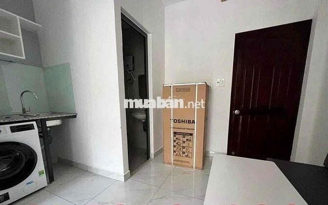 Căn hộ 2 phòng ngủ, bancol,  mặt tiền Vĩnh Hội Q4, tiện đi quận 1