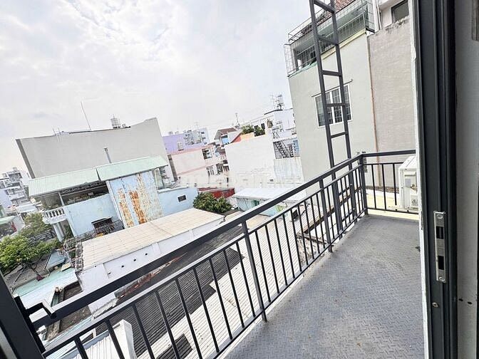 Phòng trọ 35m2 gần Q1, Q2 Ban công thoáng Full NT tại Nơ Trang Long