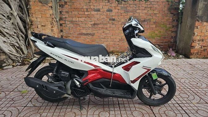 Xe máy Honda Air Blade 125 trắng đỏ 2020