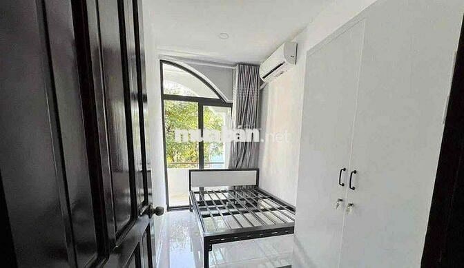 Căn hộ 2 phòng ngủ, bancol,  mặt tiền Vĩnh Hội Q4, tiện đi quận 1