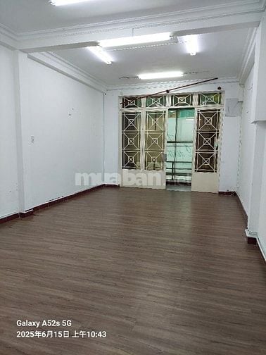 Cho thuê nhà mặt tiền đẹp còn 1 căn duy nhất , số 576 đường 3/2 P14 Q1