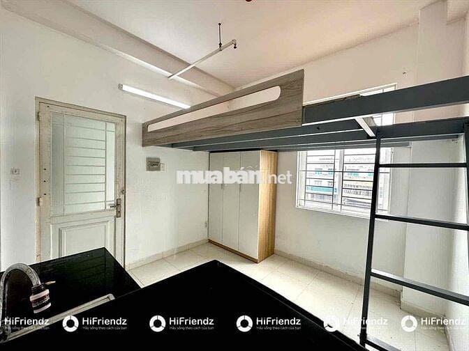 Phòng duplex cửa sổ trời có nội thất cơ bản sát đại học VLU , IUH