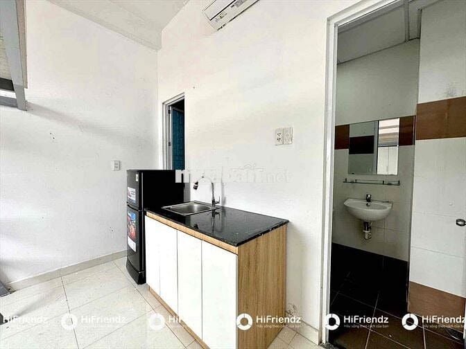 Phòng duplex cửa sổ trời có nội thất cơ bản sát đại học VLU , IUH