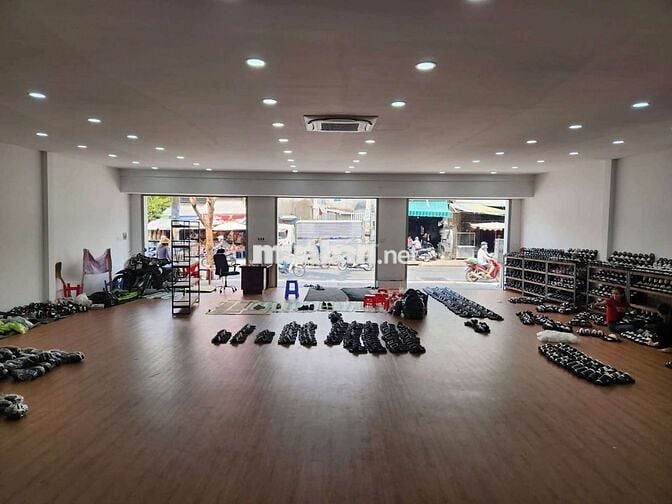 Cho thuê toà nhà mặt tiền hương lộ 2