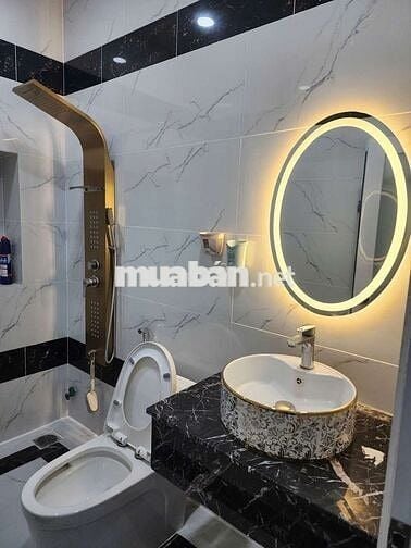 Nhà đẹp 4 x 17 có 5pn 6wc sân thượng