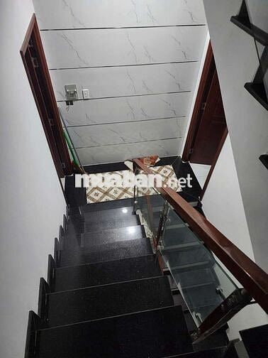 Nhà đẹp 4 x 17 có 5pn 6wc sân thượng