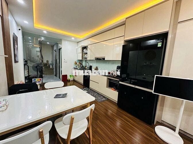 Hiếm lắm ạ, nhỉnh 12 tỷ có nhà 6 tầng TM ngõ 2 ô tô ở Lạc Long Quân