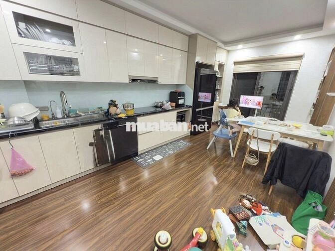 Hiếm lắm ạ, nhỉnh 12 tỷ có nhà 6 tầng TM ngõ 2 ô tô ở Lạc Long Quân