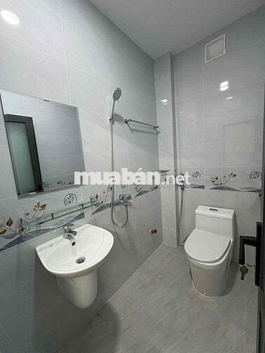 Nhà mặt tiền kinh doanh kèm 8 phòng trọ