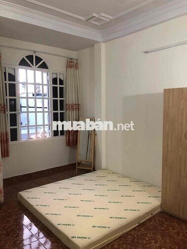 Phòng 30m2 ban công, cửa sổ, nội thất đầy đủ