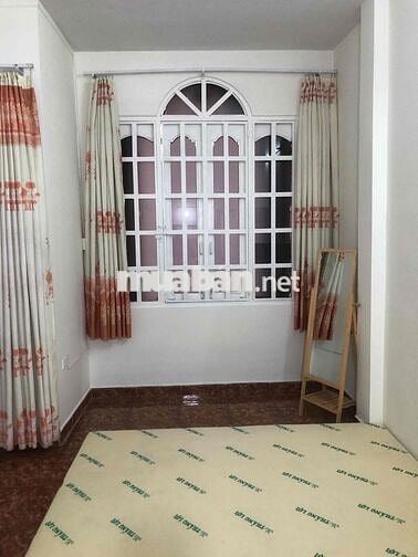 Phòng 30m2 ban công, cửa sổ, nội thất đầy đủ