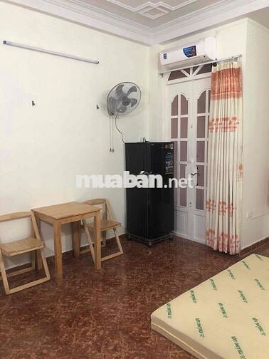 Phòng 30m2 ban công, cửa sổ, nội thất đầy đủ