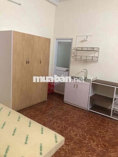 Phòng 30m2 ban công, cửa sổ, nội thất đầy đủ