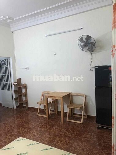 Phòng 30m2 ban công, cửa sổ, nội thất đầy đủ