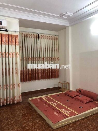 Phòng 30m2 ban công, cửa sổ, nội thất đầy đủ