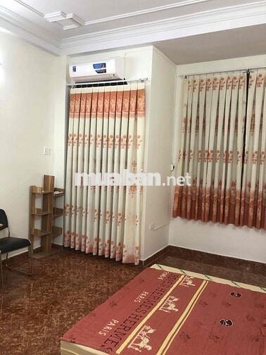 Phòng 30m2 ban công, cửa sổ, nội thất đầy đủ