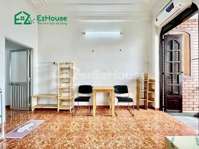 Phòng 30m2 ban công, cửa sổ, nội thất đầy đủ