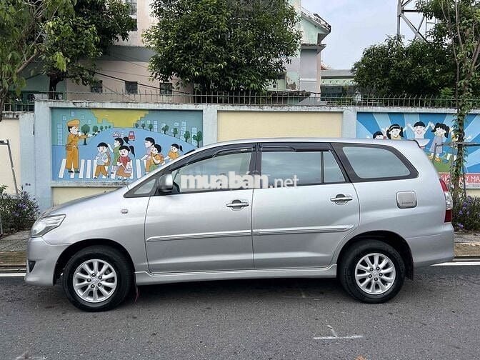 Toyota Innova 2013 2.0E Xe Zin Đẹp Số Sàn 8 Chỗ