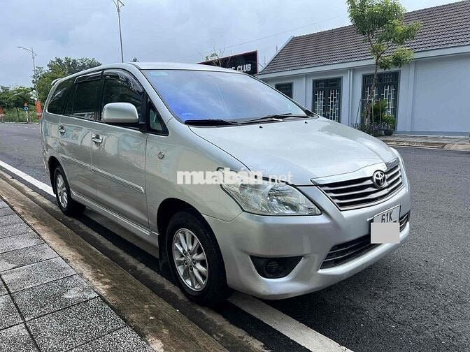 Toyota Innova 2013 2.0E Xe Zin Đẹp Số Sàn 8 Chỗ