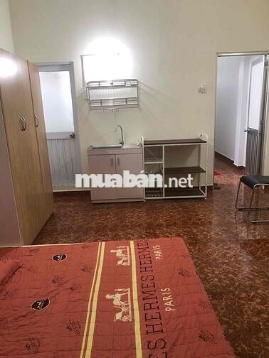 Phòng 30m2 ban công, cửa sổ, nội thất đầy đủ