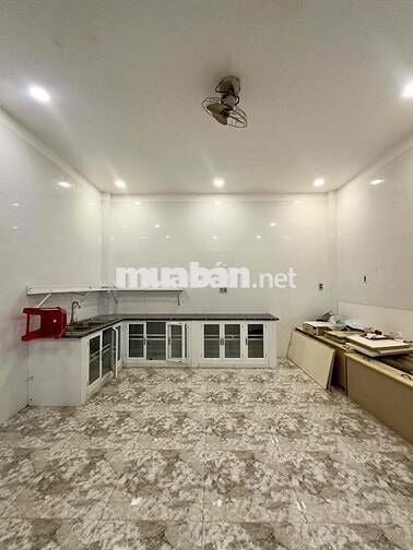 Nhà cho thuê: Trung tâm phố( có mt kinh doanh)