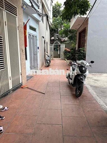 BÁN NHÀ GIÁ RẺ NHẤT NGỌC THUỴ - LONG BIÊN - 38M XÂY 4 TẦNG MT 4.7M