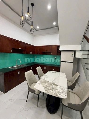 Chính chủ gửi nhà Nguyễn Xí, 72m2 - SHR, hẻm 6m trải nhựa, 2 lầu, BTCT