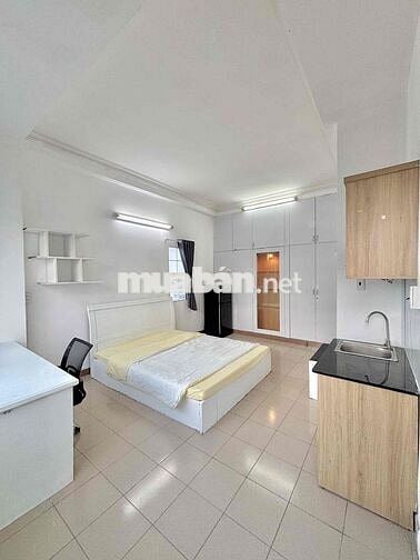 Phòng Studio cửa sổ lớn, Full nội thất, thang máy, gần chợ Bà Chiểu