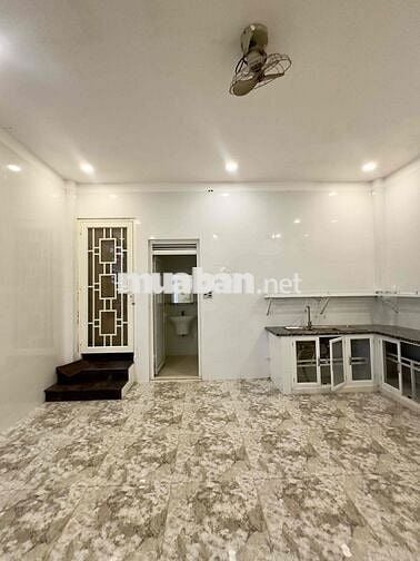 Nhà cho thuê: Trung tâm phố( có mt kinh doanh)