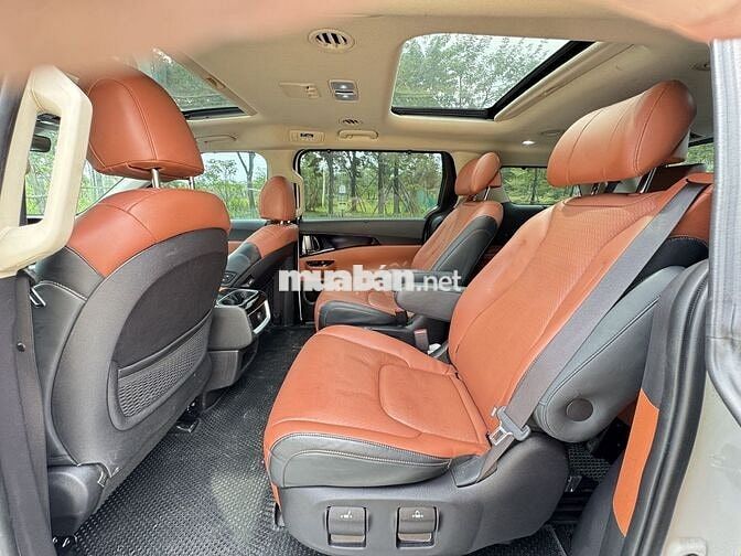 Kia Carnival Signature 2.2D 2022 model 2023