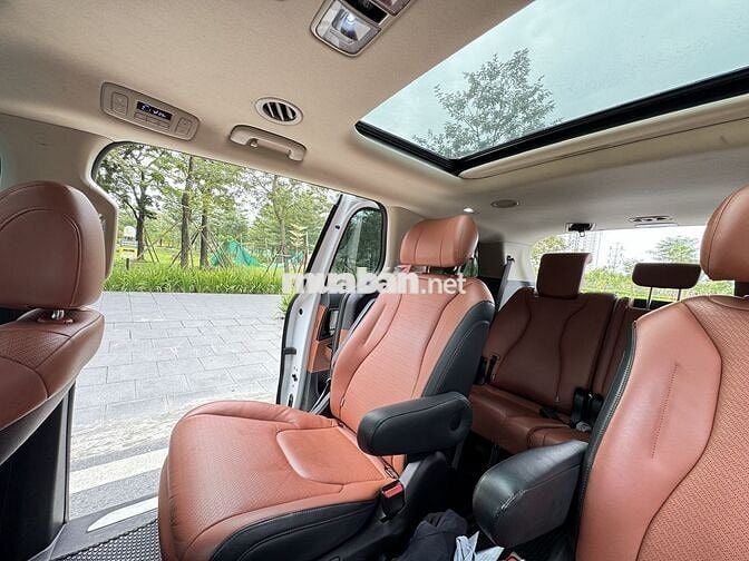 Kia Carnival Signature 2.2D 2022 model 2023