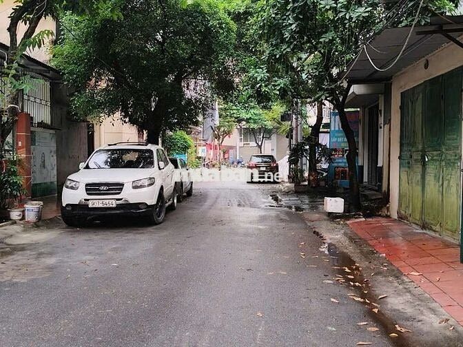 Cần bán ngay  , nhà phân lô cán bộ , ô tô tải tránh