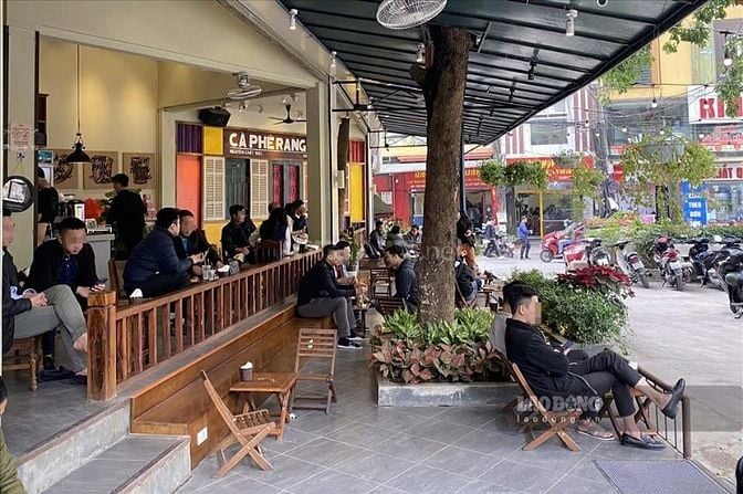 MÌNH NHƯỢNG LẠI QUÁN CAFE SẴN  LƯỢNG KHÁCH QUEN-MẶT TIỀN LÔ GÓC 15M