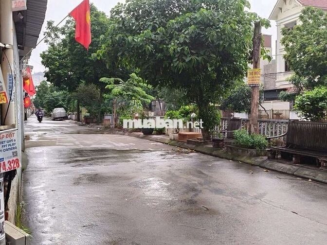 Cần bán ngay  , nhà phân lô cán bộ , ô tô tải tránh