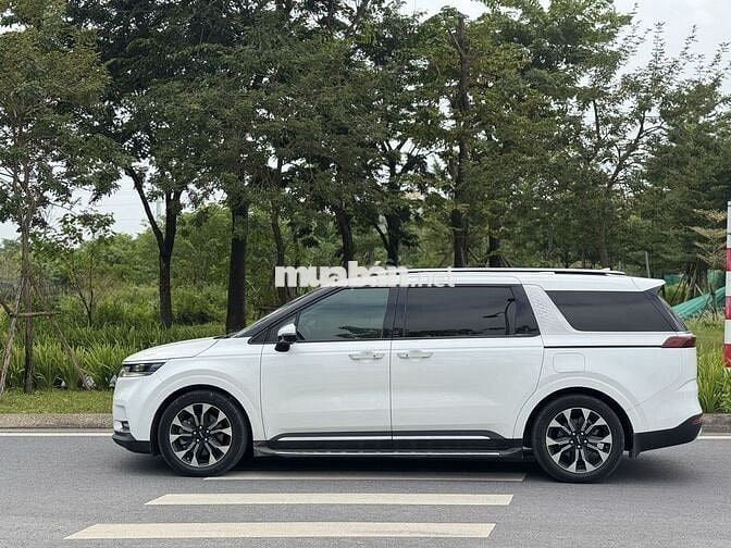 Kia Carnival Signature 2.2D 2022 model 2023