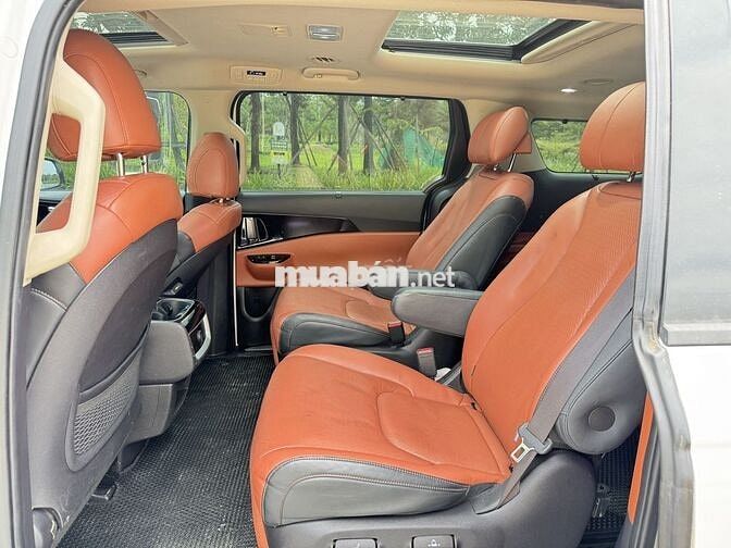 Kia Carnival Signature 2.2D 2022 model 2023