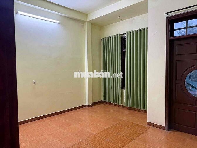 Cho thuê nhà nguyên căn (nhà trống, kiệt đường nhựa 5m, đi 2 phút đến