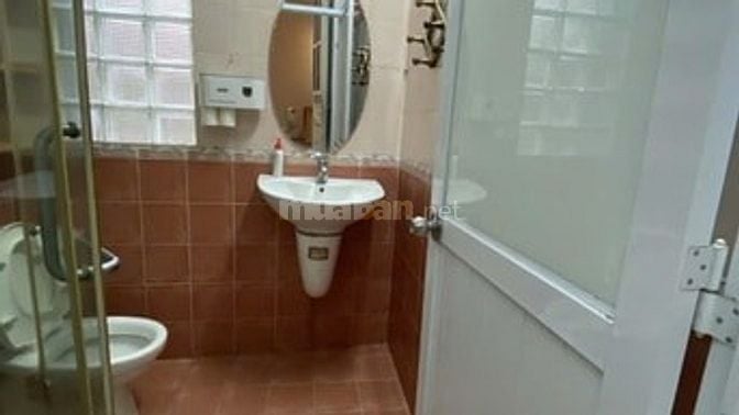 Cho thuê nhà trong khuôn viên biệt thự Pháp cổ 49A Hàng Bài,Hoàn Kiếm