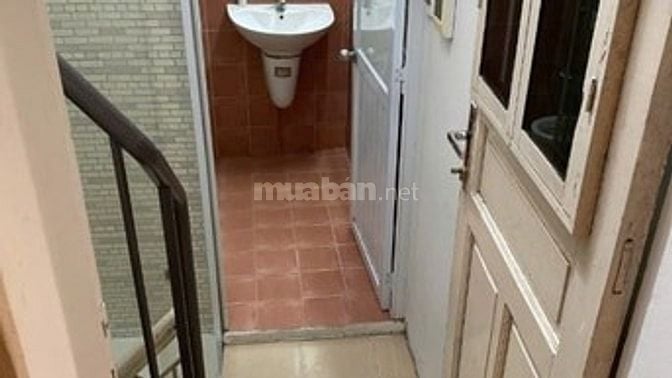 Cho thuê nhà trong khuôn viên biệt thự Pháp cổ 49A Hàng Bài,Hoàn Kiếm