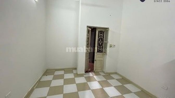 Cho thuê nhà trong khuôn viên biệt thự Pháp cổ 49A Hàng Bài,Hoàn Kiếm