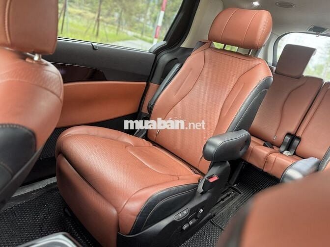 Kia Carnival Signature 2.2D 2022 model 2023