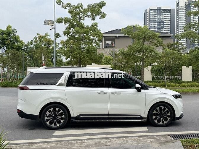 Kia Carnival Signature 2.2D 2022 model 2023