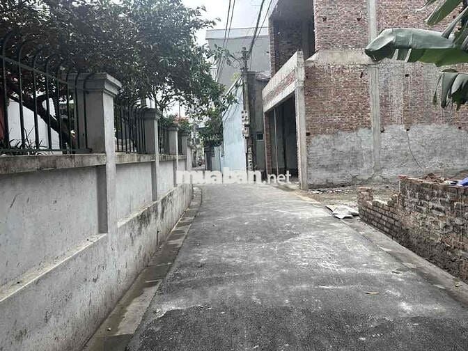 ĐƯỜNG OTO 7 CHỖ ĐỖ CỬA- ĐẤT VUÔNG VẮN- CHỈ 100M RA TRỤC CHÍNH KINH DOA