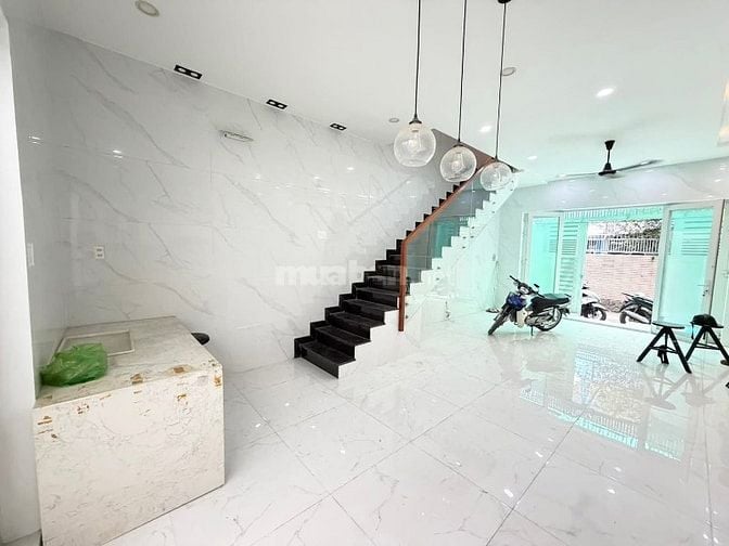 HXH CMT8 -60m2 ( 5.4x11m ) 4 TẦNG 5PN- SÁT MẶT TIỀN CHỈ NHỈNH 10 TỶ TL