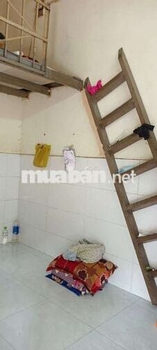 Phòng trọ dưới đất có gác lững,giờ tự do,có tolet riêng trong phòng