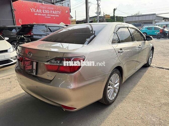Toyota Camry 2016 2.0E trang bị sẵn nhiều đồ chơi
