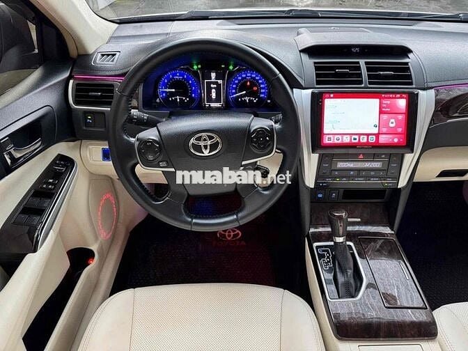 Toyota Camry 2016 2.0E trang bị sẵn nhiều đồ chơi