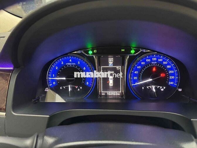 Toyota Camry 2016 2.0E trang bị sẵn nhiều đồ chơi